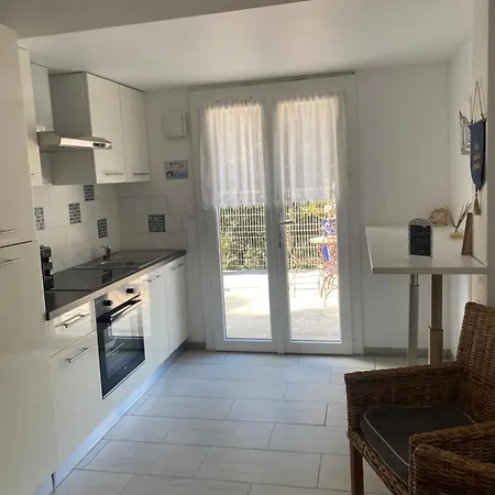 Bas De Villa, Piscine Et Apartamento *
